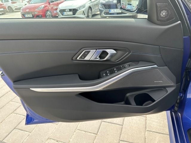 Fahrzeugabbildung BMW 330 i M Sport +NAVI+M-PAKET+RFK+SHZ+KLIMA+BT+HUD