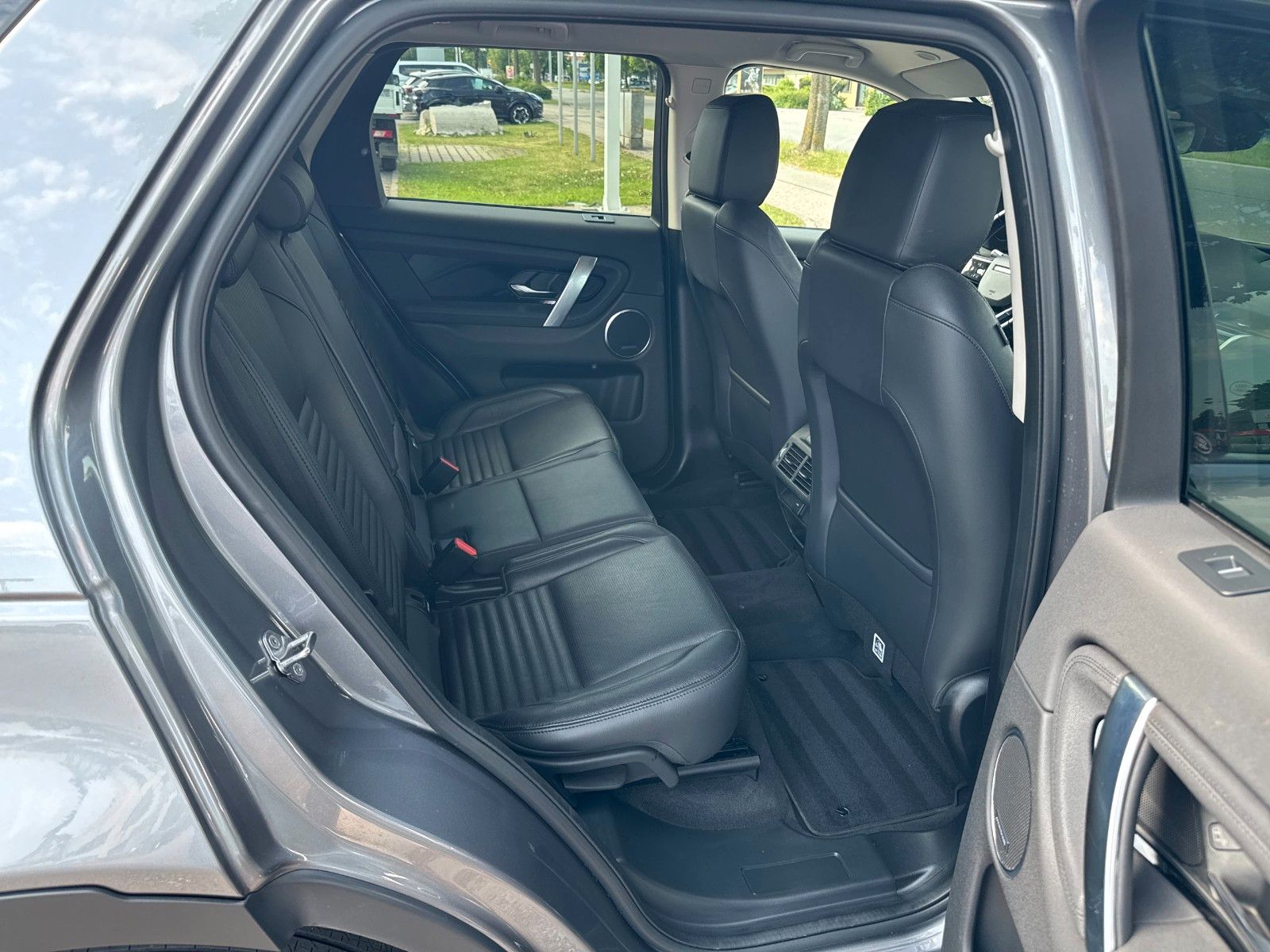 Fahrzeugabbildung Land Rover Discovery Sport SE AWD, SCHEINWERFER LED, KAMERA