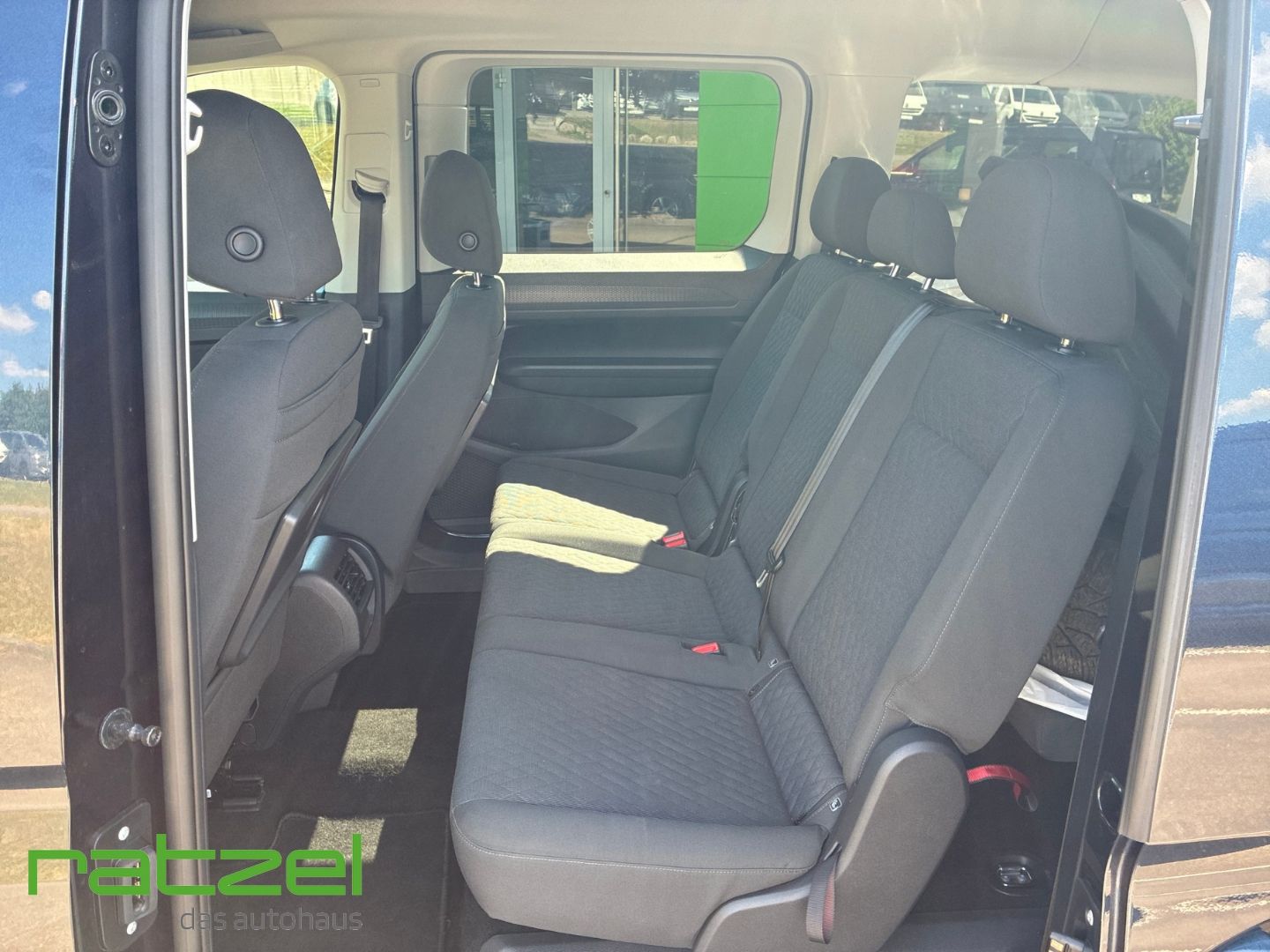 Fahrzeugabbildung Volkswagen Caddy Maxi Life 7-Sitzer 2.0 TDI +PDC+NAVI+Schie