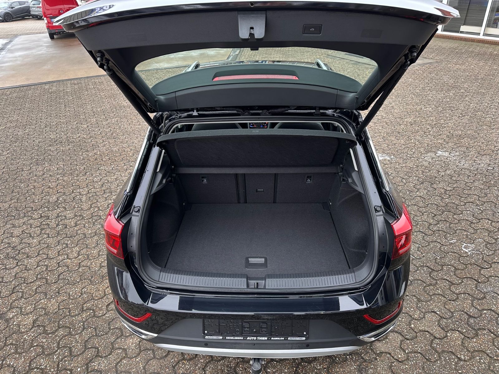 Fahrzeugabbildung Volkswagen T-Roc 1.5 TSI Style DSG AHK/ACC/LED/APP/SHZG/GJR