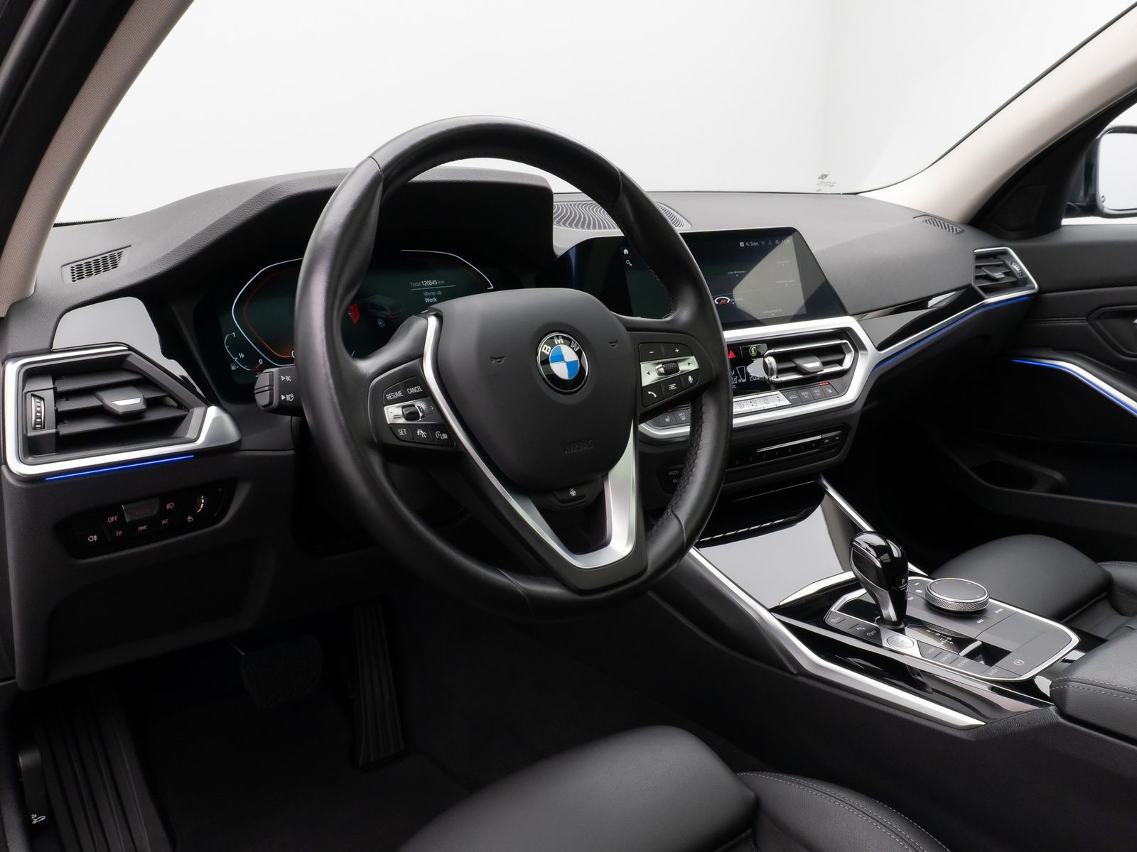 Fahrzeugabbildung BMW 330i xD SportLine Panorama Kamera Laser DAB HiFi