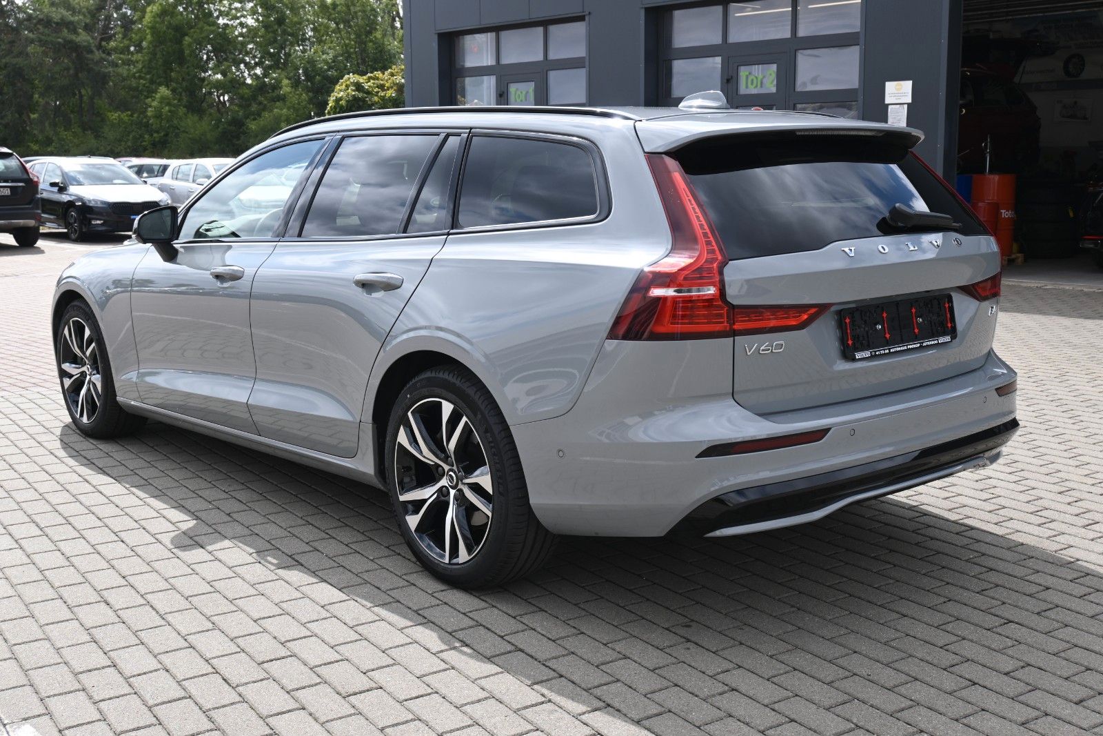 Fahrzeugabbildung Volvo V60 B4 DKG Plus Dark*HuD*PANO*360°*ACC