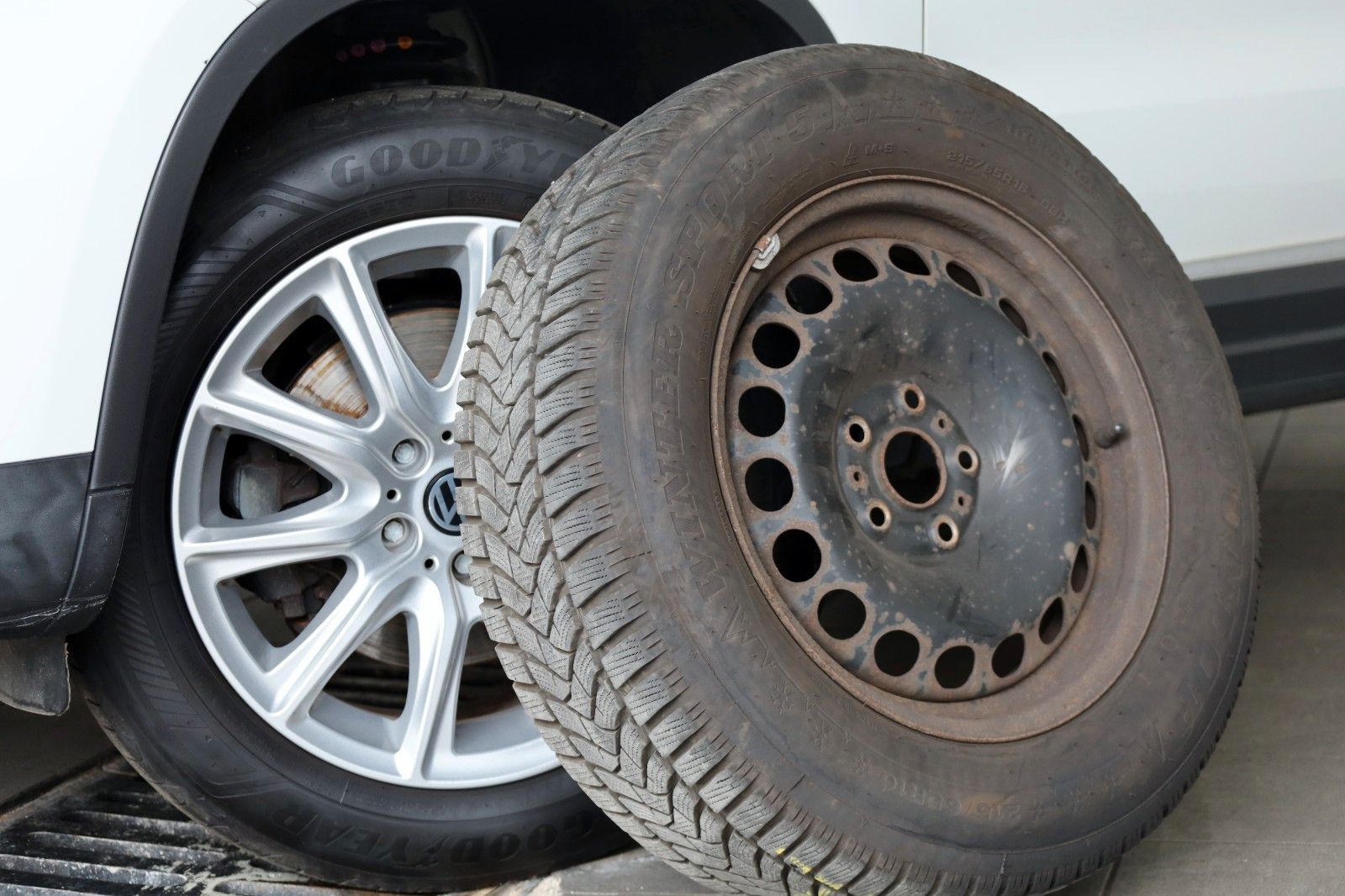Fahrzeugabbildung Volkswagen Tiguan Lounge Sport &Style ,Navi,Kamera,AHK , WR
