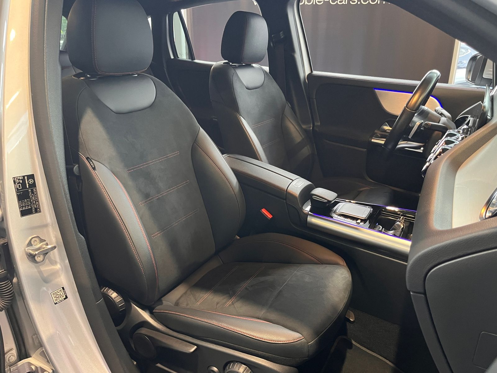 Fahrzeugabbildung Mercedes-Benz GLA 250 4Matic AMG Line PANO LED NAVI