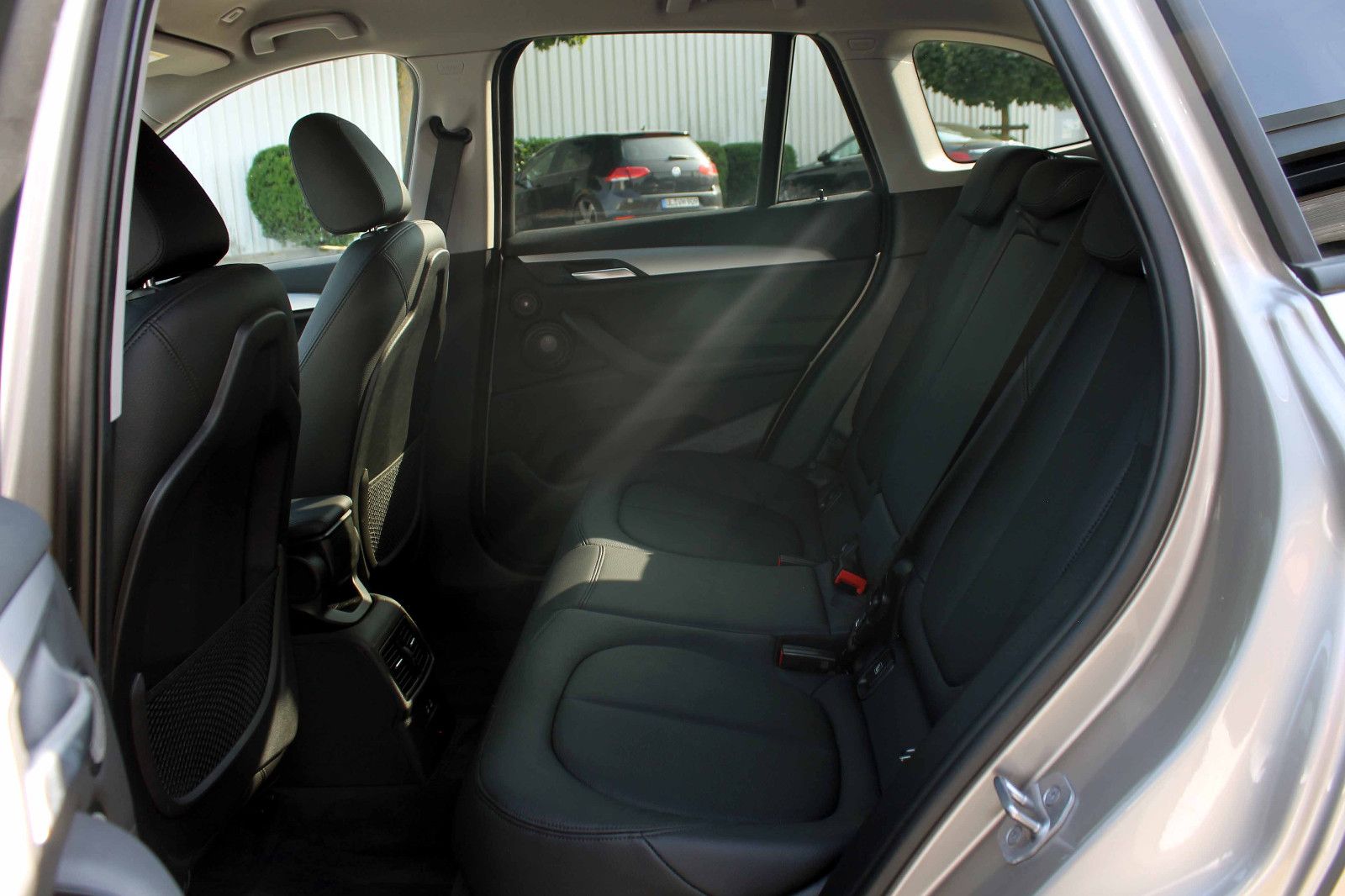 Fahrzeugabbildung BMW X1 xDrive25e Advantage LED KAM ACC SHZ NAV H&K