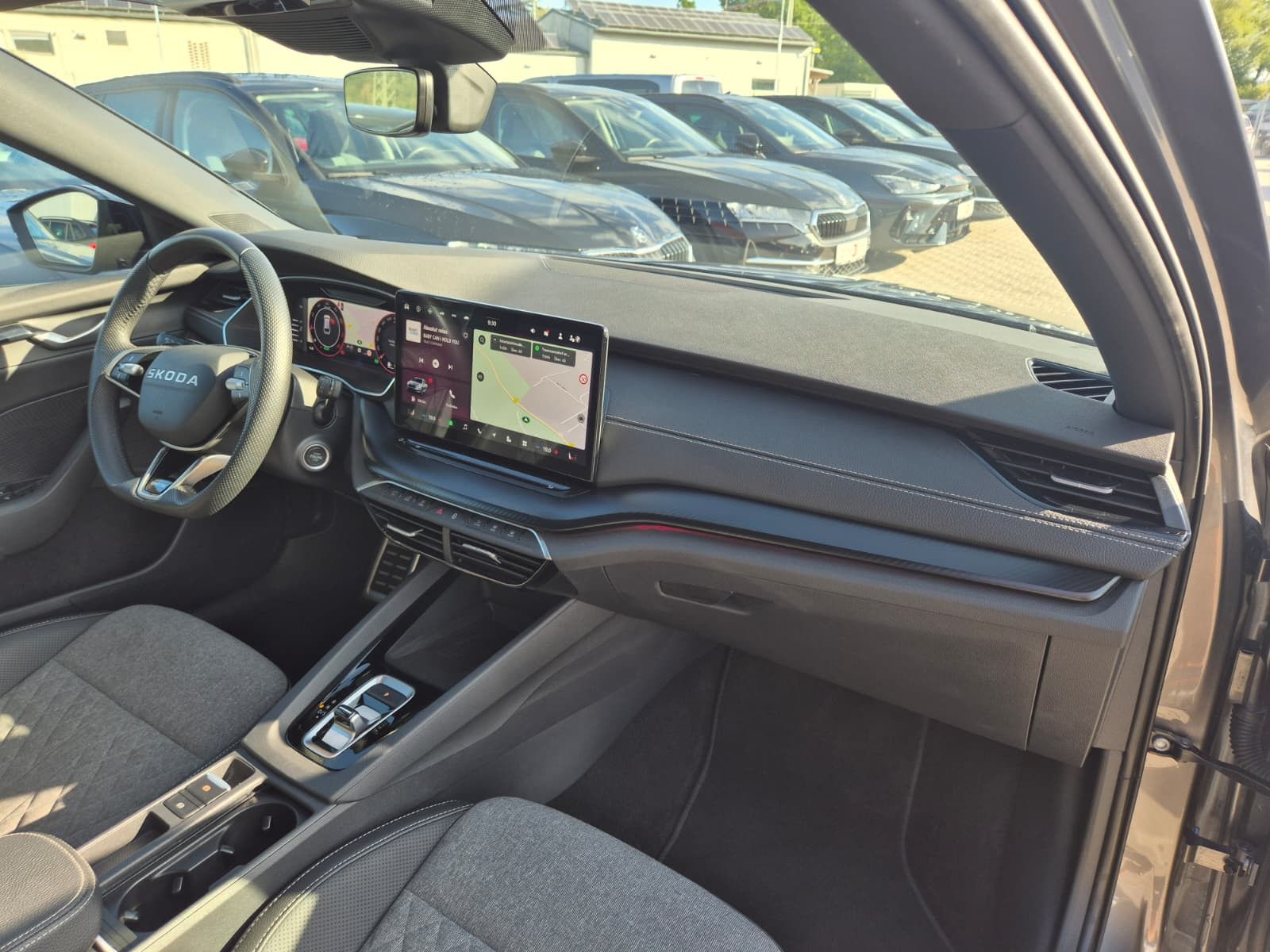 Fahrzeugabbildung SKODA Octavia 1.5 DSG Sportline PANO*MATRIX*AHK*5J.GAR