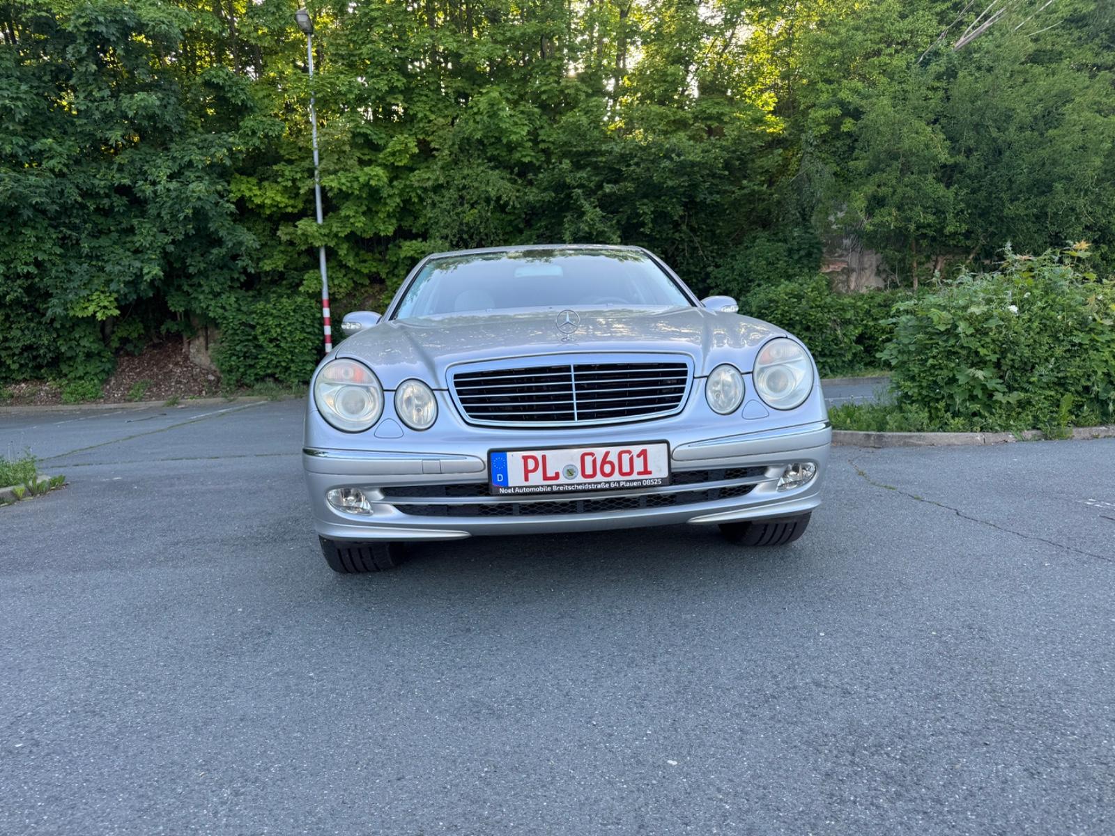 Mercedes-Benz E 240 AVANTGARDE