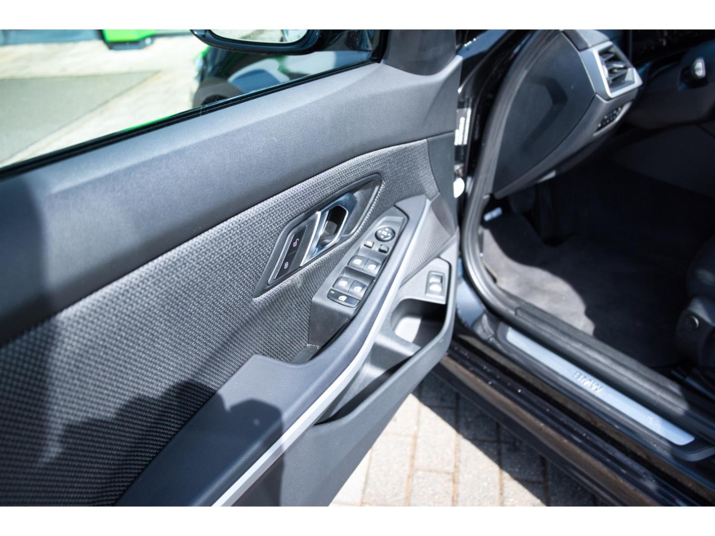 BMW 318 d Touring Navi LED SHz Apple CP BMW Live