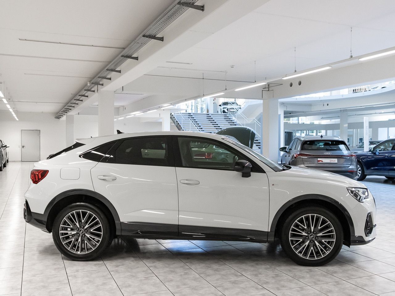 Audi Q3 Sportback 40 TDI qu S line AHK Matrix SONOS foto 6