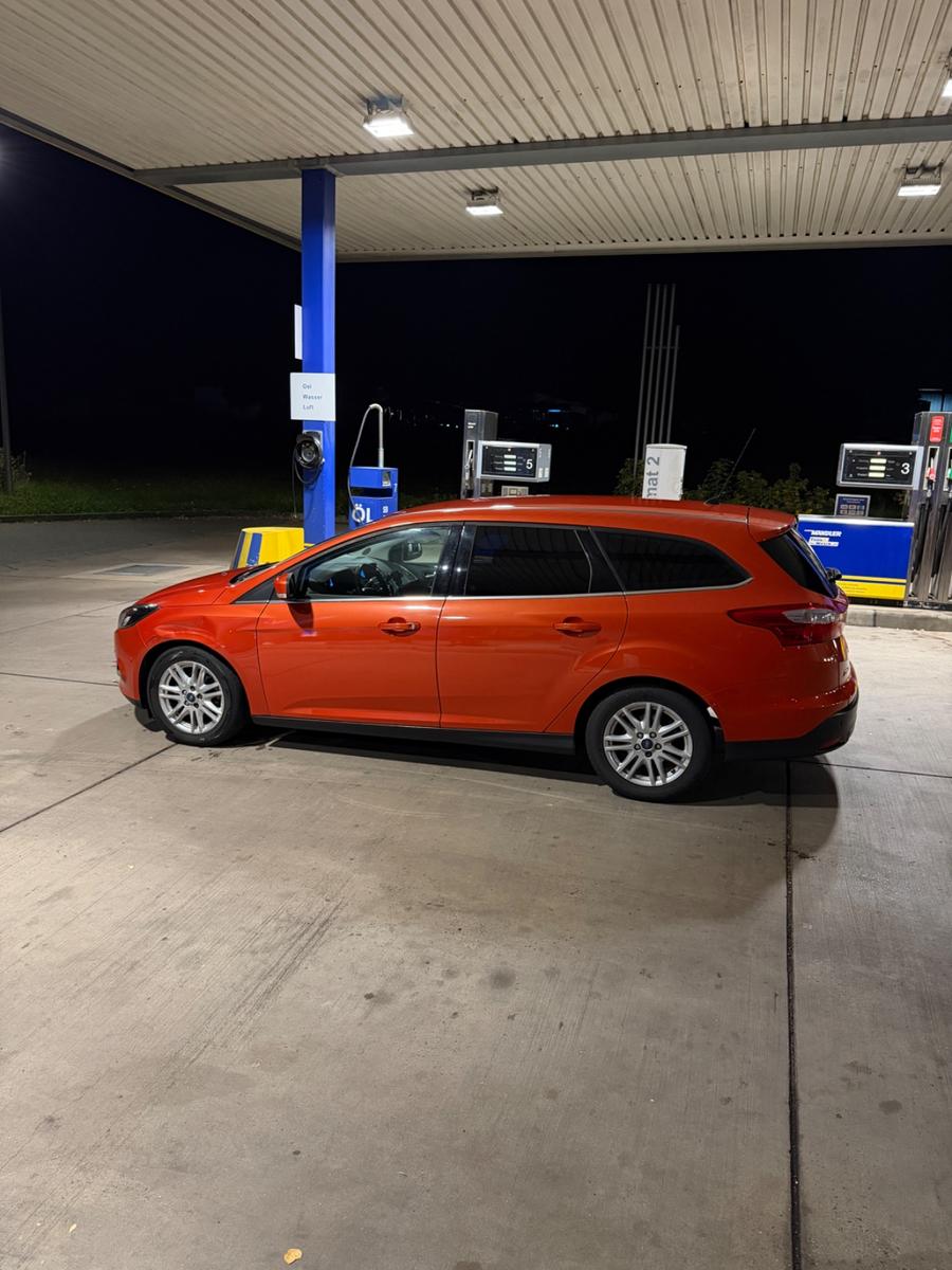 Ford Focus 2012 — engine 998 cm³, 125 HP (92kW)