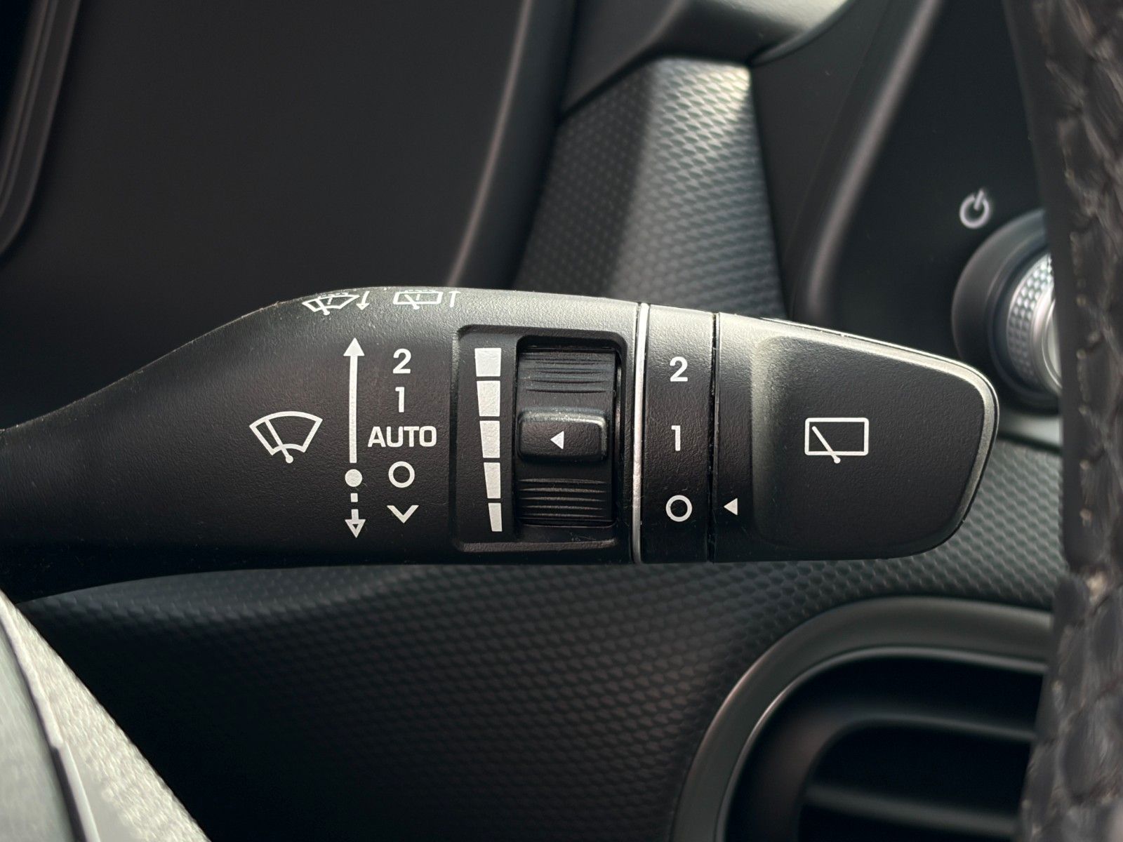 Fahrzeugabbildung Hyundai KONA E Trend SHZ LHZ ACC LKA LFA CarPl. LED WiFi