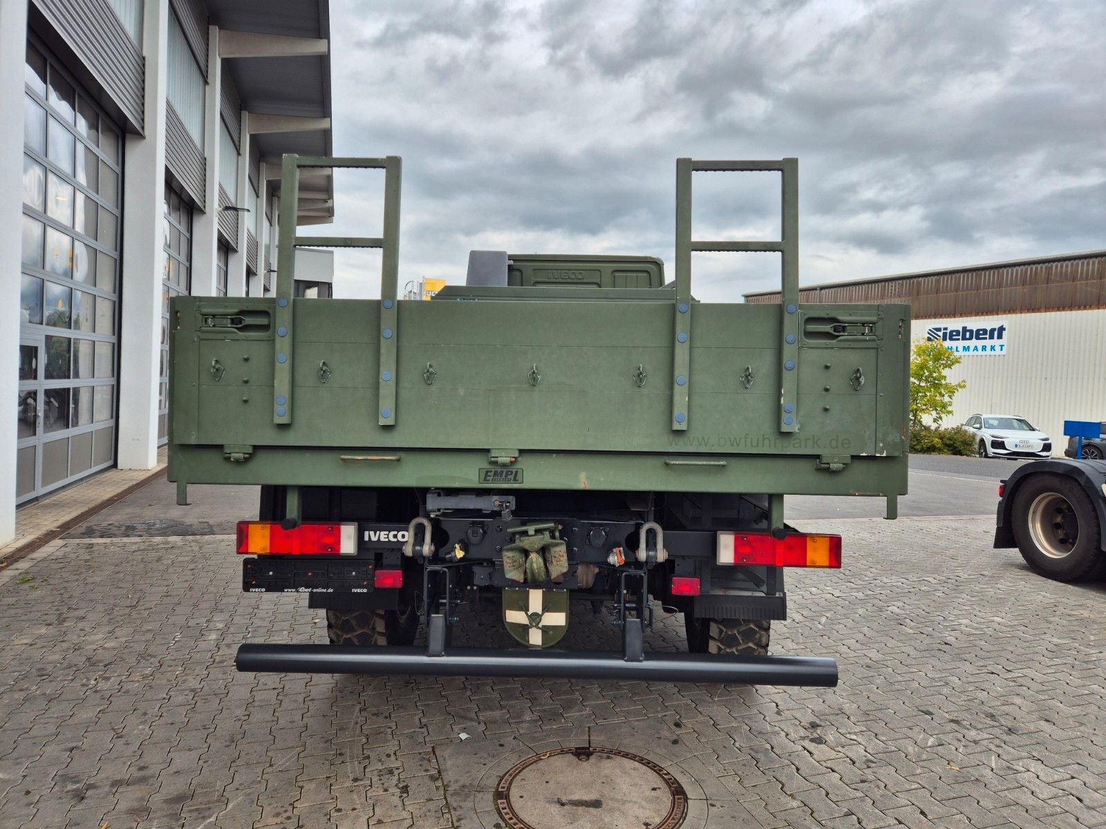 Fahrzeugabbildung Iveco Eurocargo ML100E22WM-BW 4x4 Pritsche L-Haus Bett