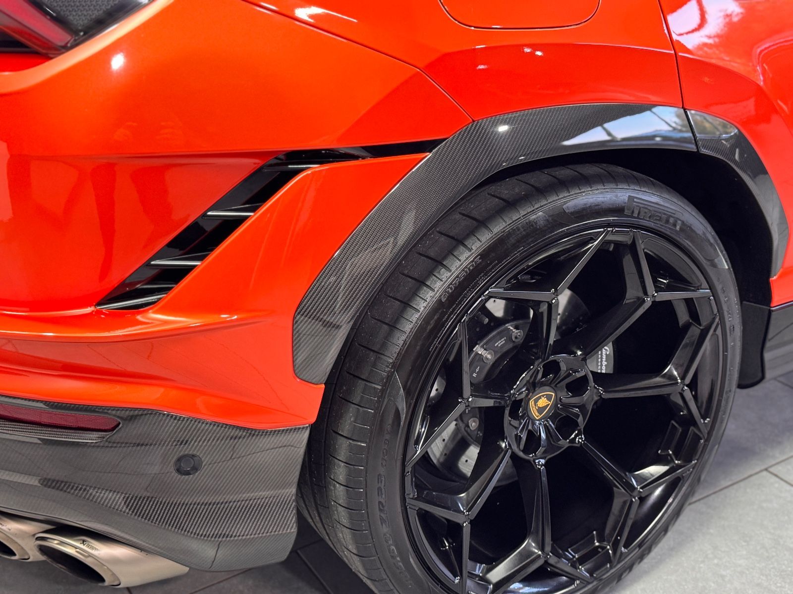 Fahrzeugabbildung Lamborghini Urus Performante|FULL-CARBON|AKRAPOVIC|MASSAGE|