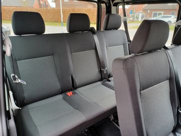 Fahrzeugabbildung Volkswagen T6 Kombi (6.1) 2.0 TDI Klima/Tempomat/9-Sitze