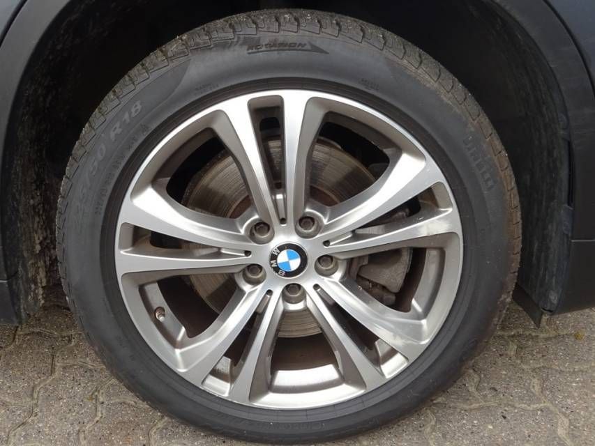 Fahrzeugabbildung BMW X1 xDrive 20d  Allrad Automatik Sport Line AHK