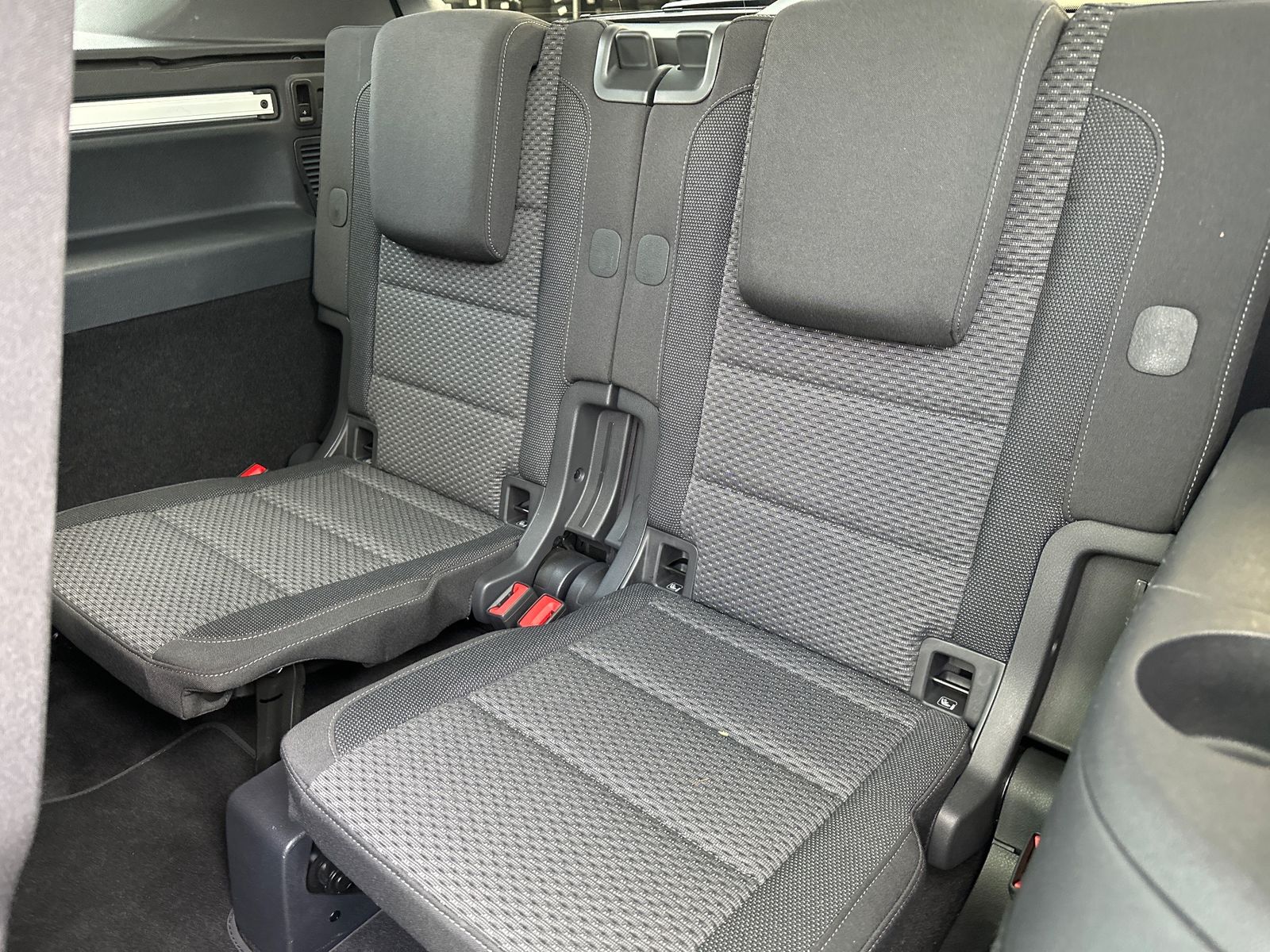 Fahrzeugabbildung Volkswagen Touran 7-Sitzer NAV+LED+ACC+KAMERA+PANO+STANDHZG