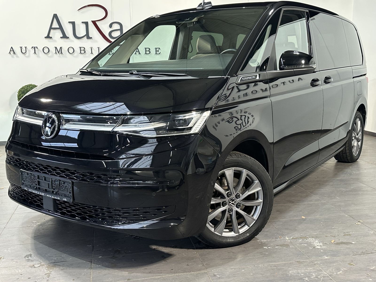 Fahrzeugabbildung Volkswagen T7 Multivan Energetic 6-Sitzer NAV+MATRIX+AHK+VC