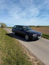 BMW E34 518i Technoviolett - BMW 518 mit Benzin-Antrieb: Kombi