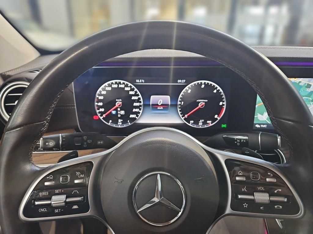 Fahrzeugabbildung Mercedes-Benz E 400 d T 4M AMG Pano Airmatic Massage Burmester
