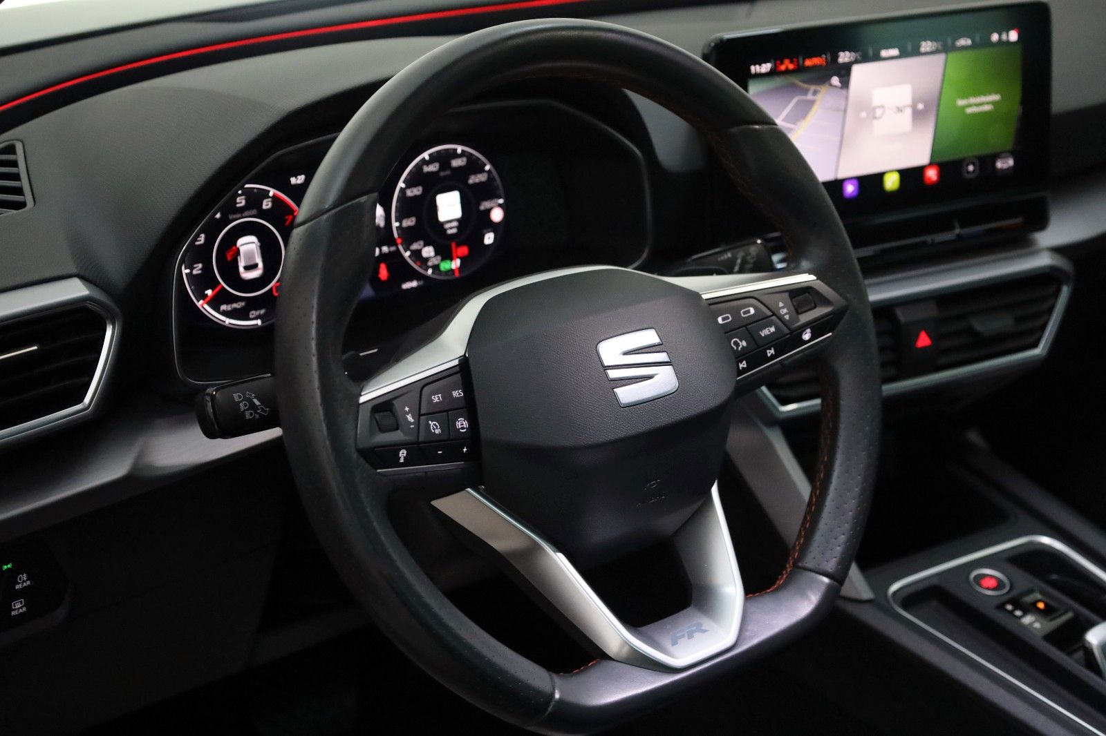 Fahrzeugabbildung SEAT Leon FR, Navi,LED,SH,Kamera,Panorama,ACC, SR+WR