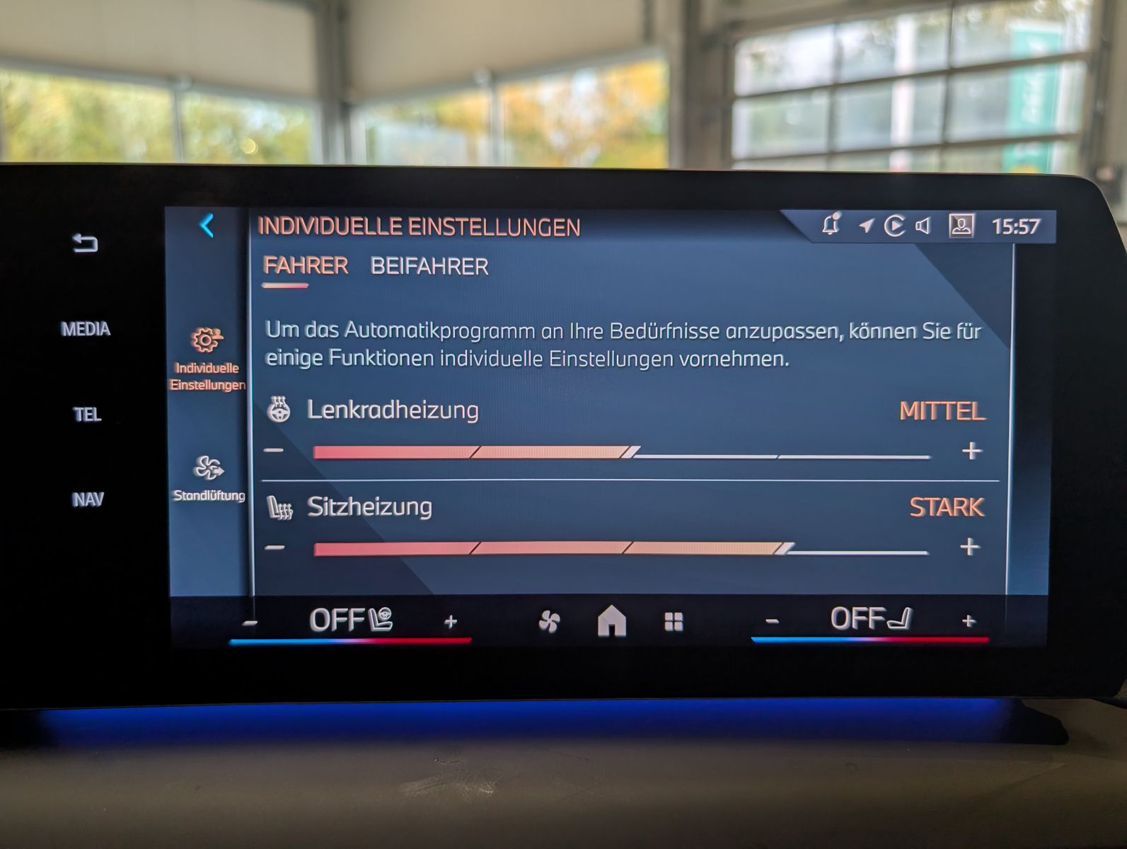 Fahrzeugabbildung BMW 123 i xDrive M-Sport Massag H/K Kamera Pano AHK