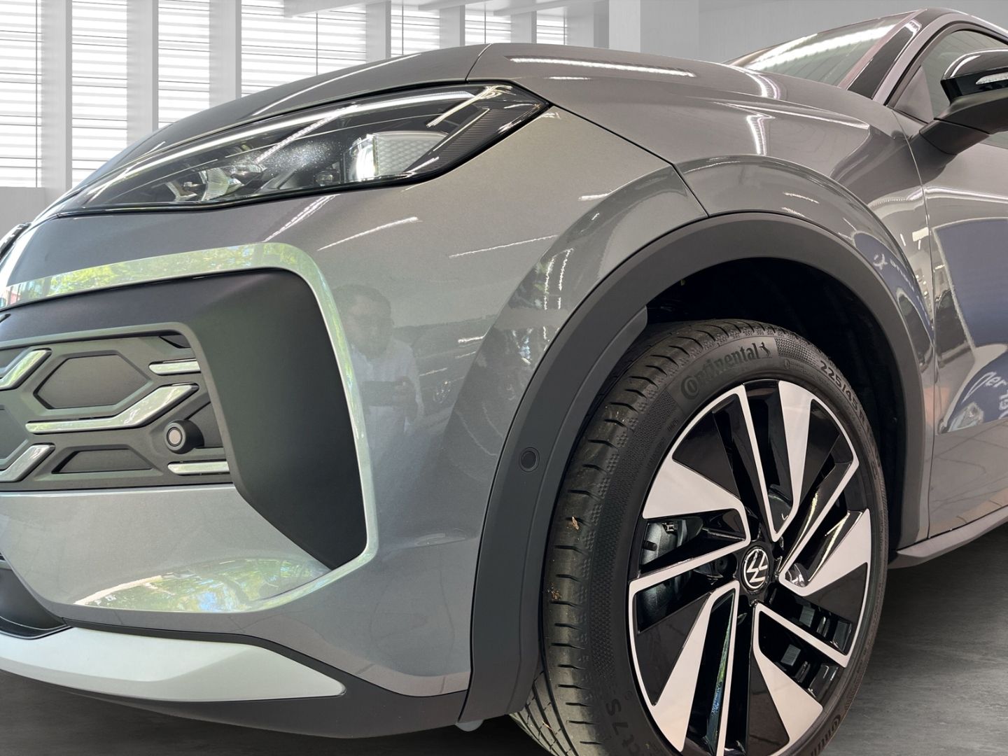 Fahrzeugabbildung Volkswagen T-Roc Style 1.5 eTSI DSG HUD AHK-el. klappb. Nav