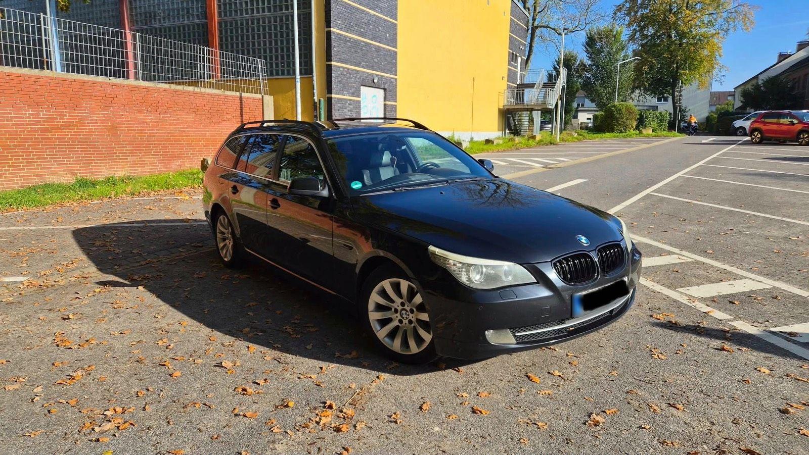 BMW 520 2010 — rear view