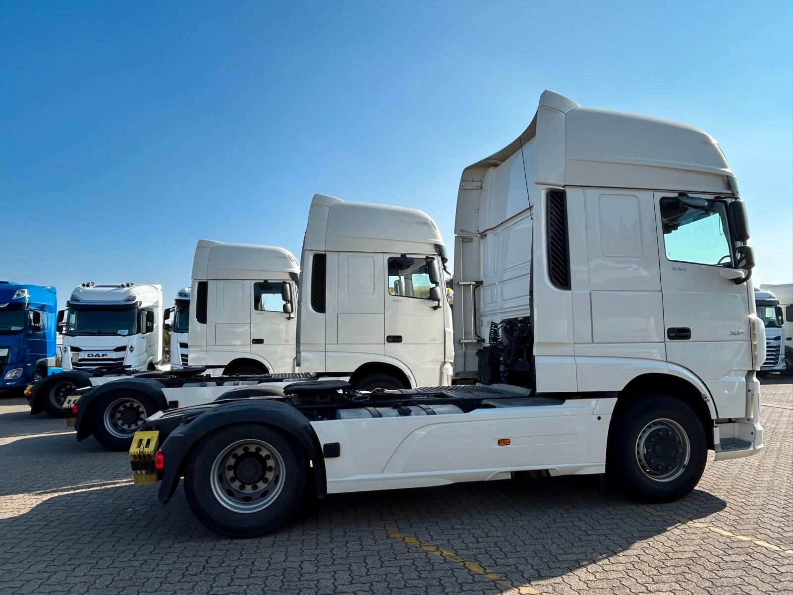Fahrzeugabbildung DAF 7 Stuck XF 530 FT, Intarder, Klima