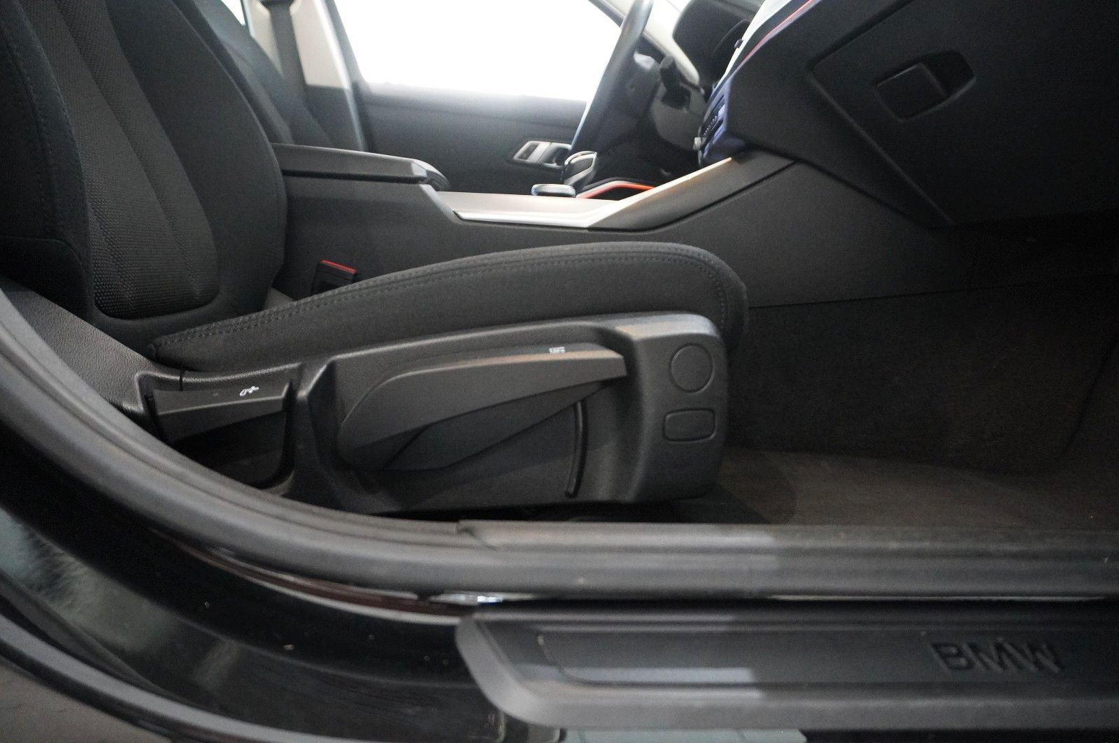 Fahrzeugabbildung BMW 330D TOURING X-DRIVE NAVI/LED/KAMERA/VIRT./SPORT