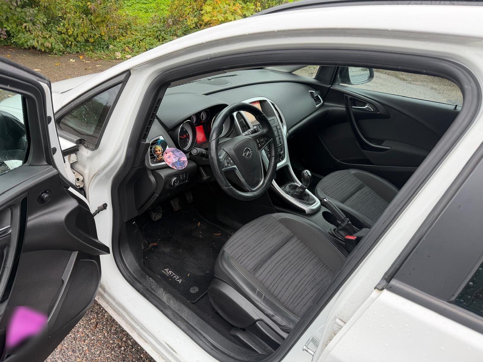 Opel Astra 2015 — photo 9