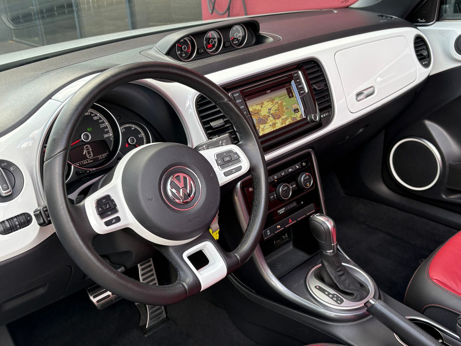 Volkswagen BEETLE CABRIO 1.4 TSI DSG R-LINE SPORT LEDER TOP foto 10