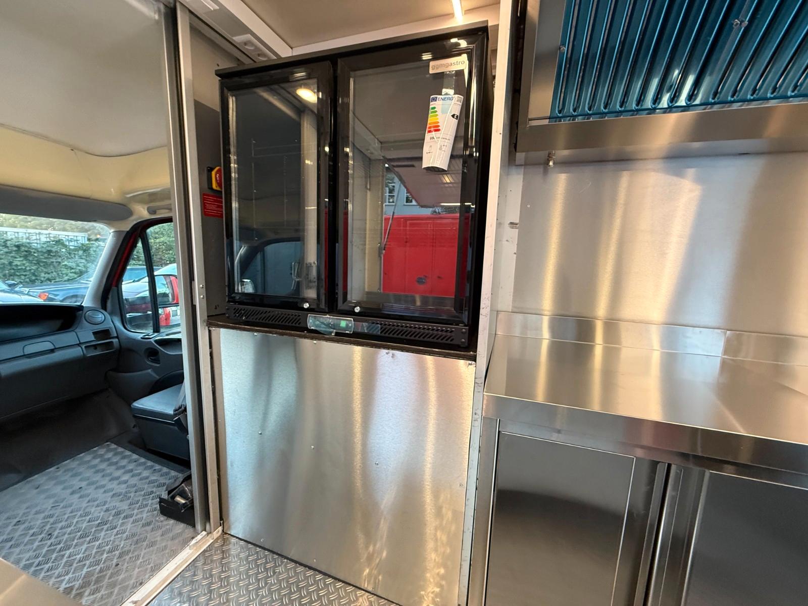 Iveco Foodtruck/ Imbisswagen - komplett ausgestattet