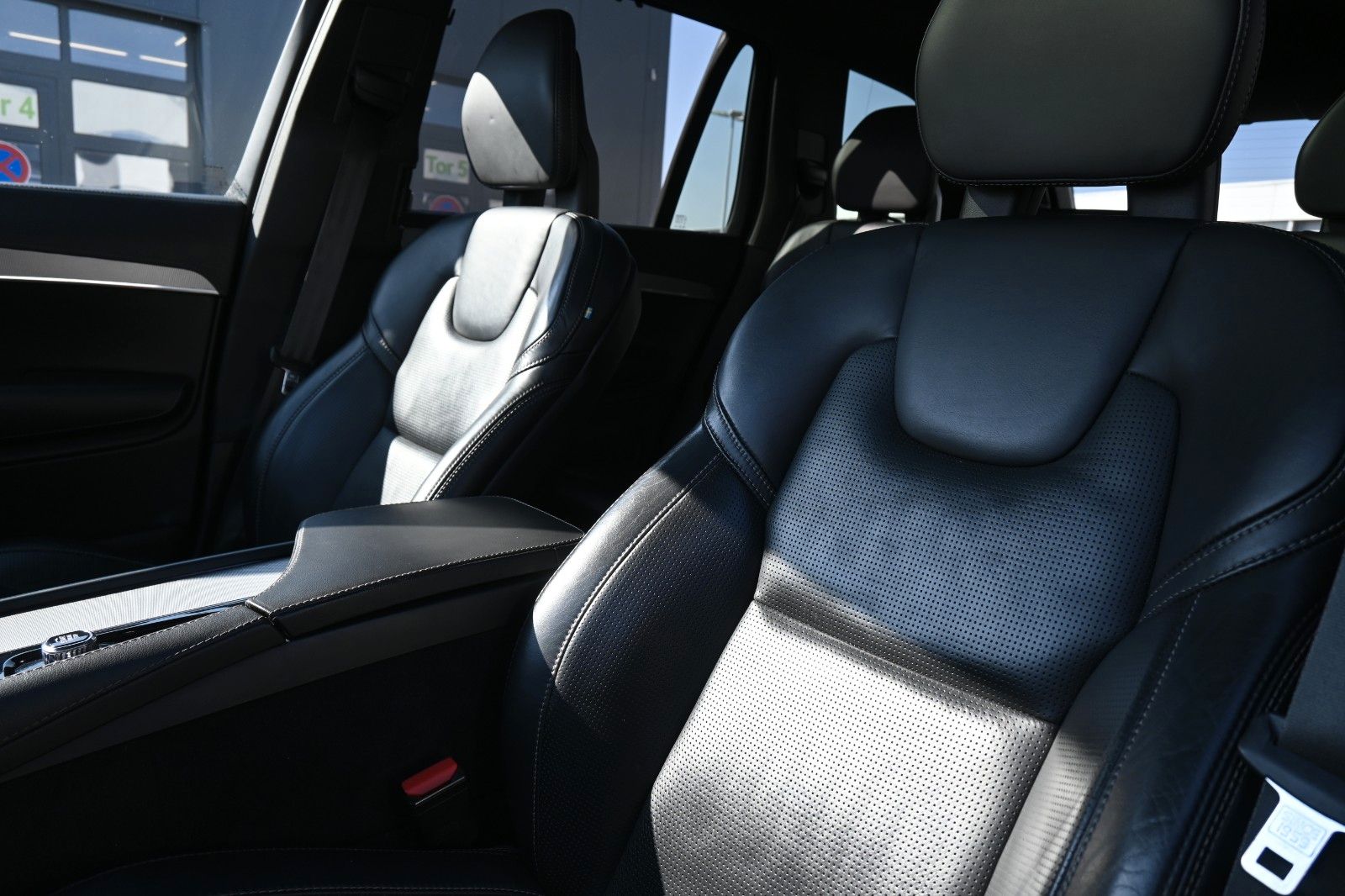 Fahrzeugabbildung Volvo XC90 R Design RC T8 Plug-In Hyb.AWD*LUFT*AHK*LED
