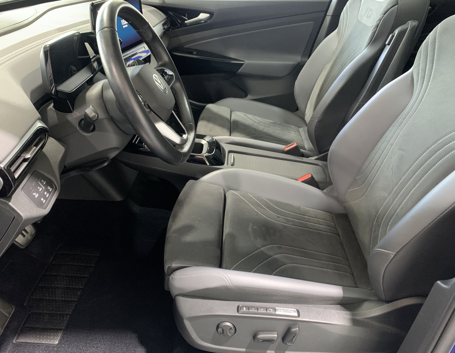 Fahrzeugabbildung Volkswagen ID.4 Pro Performance*IQ.LIGHT*HUD*Cam*Leder*Pano