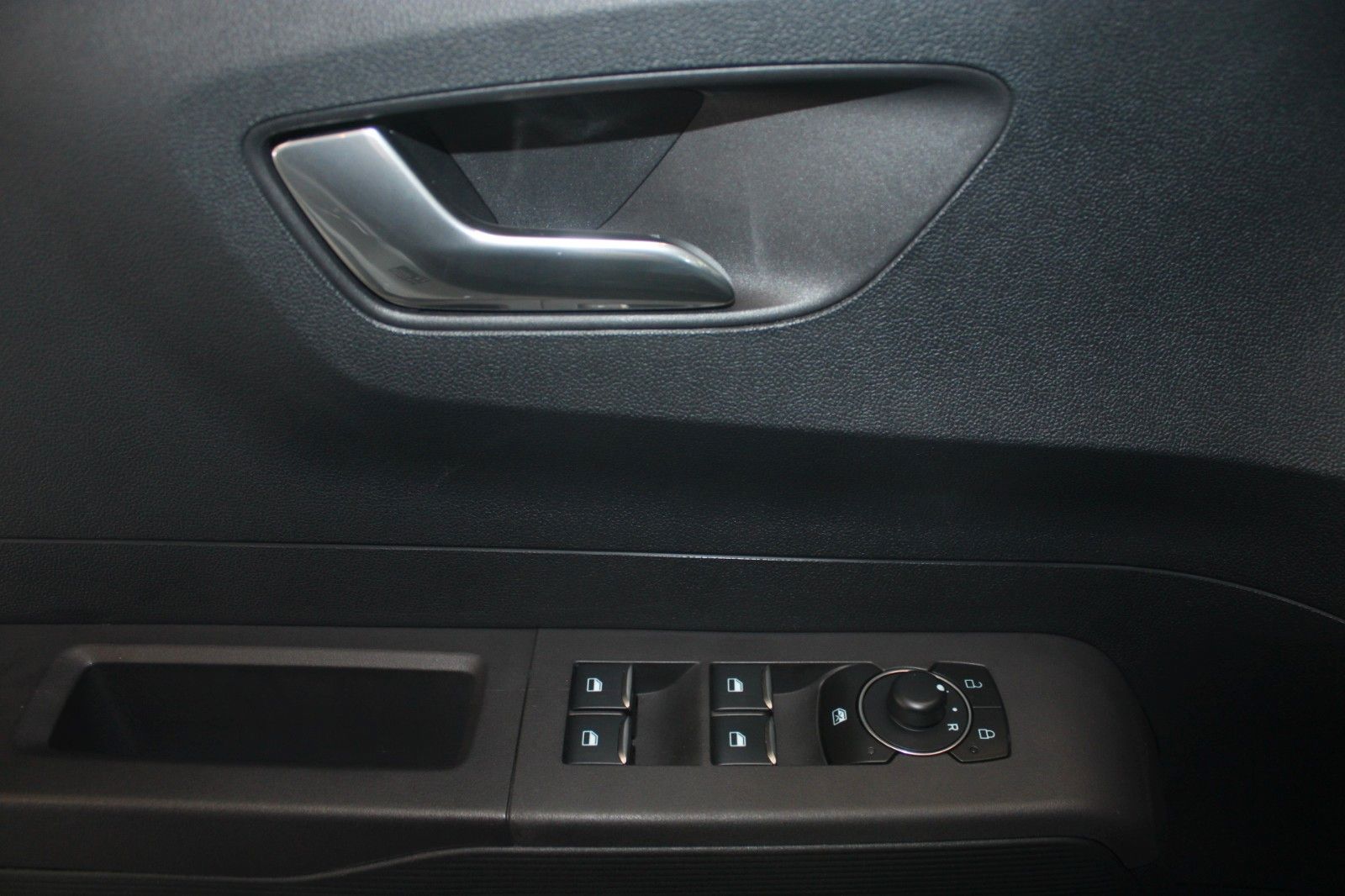 Fahrzeugabbildung Ford Tourneo Courier Titanium AHK Kamera WinterPaket2