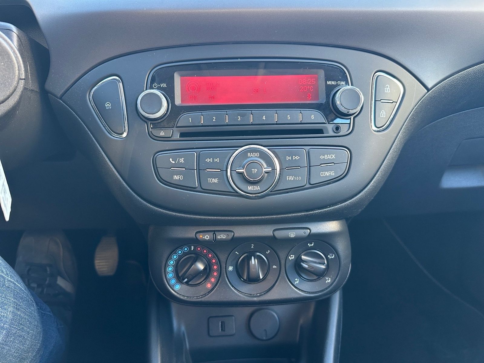Fahrzeugabbildung Opel Corsa E 1.4 Edition Klima,Radio,USB,Allwetter