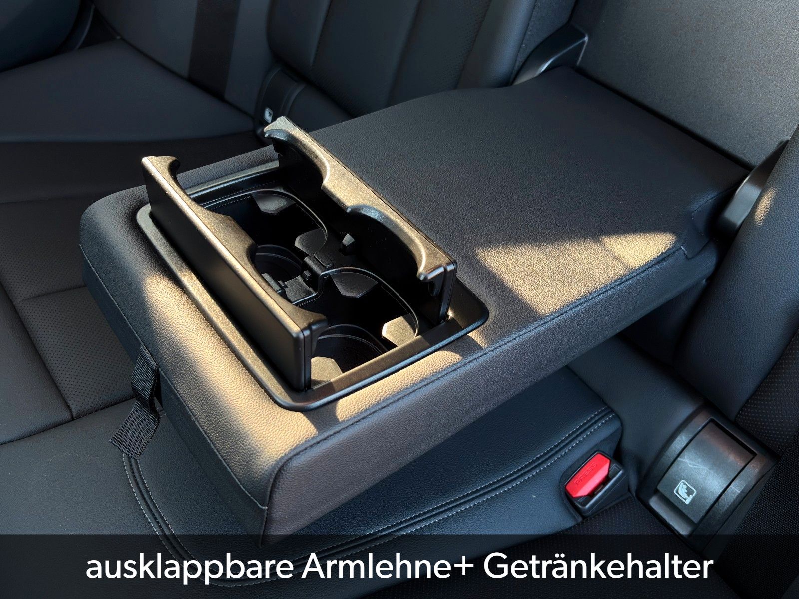 Fahrzeugabbildung BMW 330i Touring LEDER AKUSTIK PANO LED HiFi CarPlay