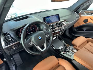 Fahrzeugabbildung BMW X3 sD30i xLine SAG Panorama Kamera HUD HiFi LED