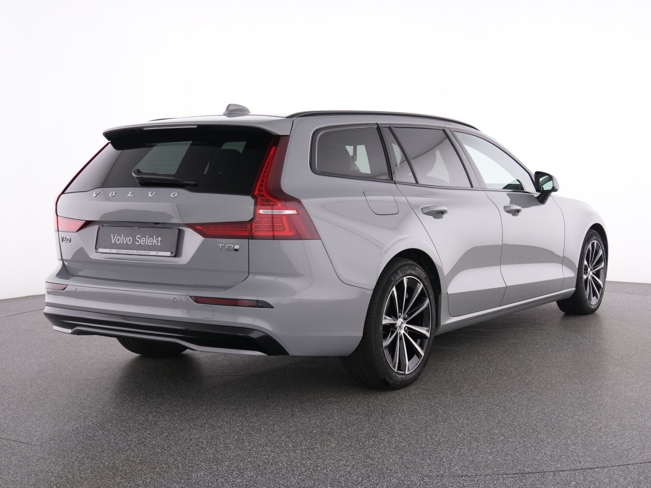 Volvo V60 T8 Recharge Plus Dark+AHK+WINTERPAK+LM18 foto 3