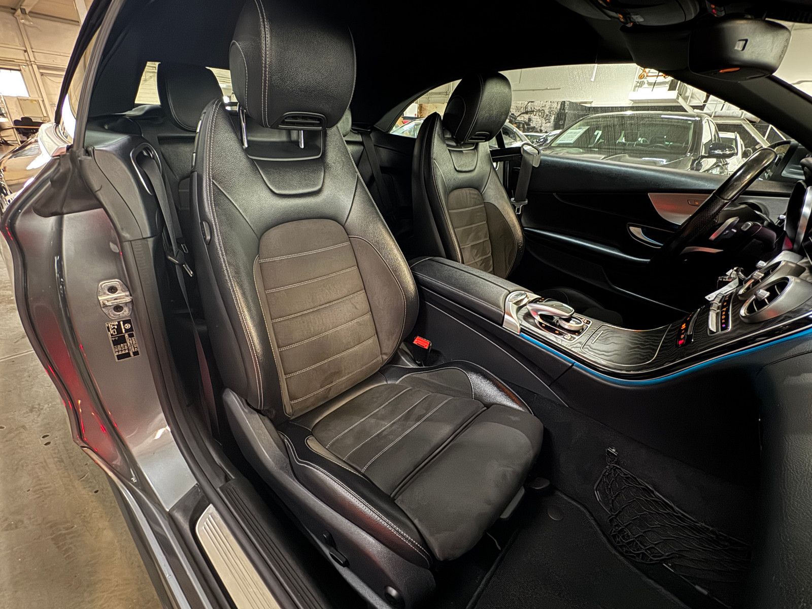 Fahrzeugabbildung Mercedes-Benz C 200 9GT CABRIO 2X AMG LINE AIRSCARF 360°KAMERA