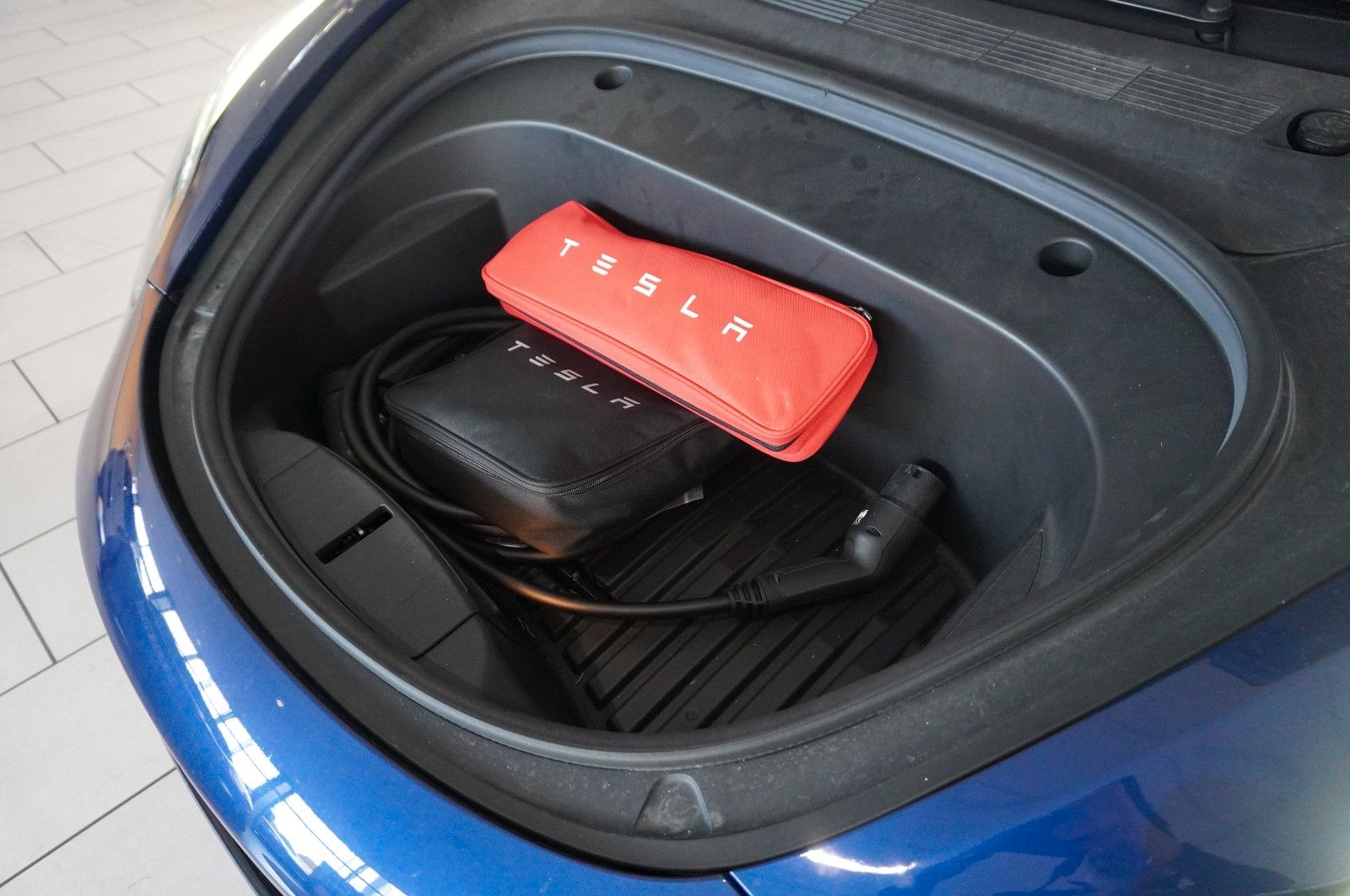 Fahrzeugabbildung Tesla Model 3 PERFORMANCE DUAL-MOTOR NAVI/LED/KAMERA