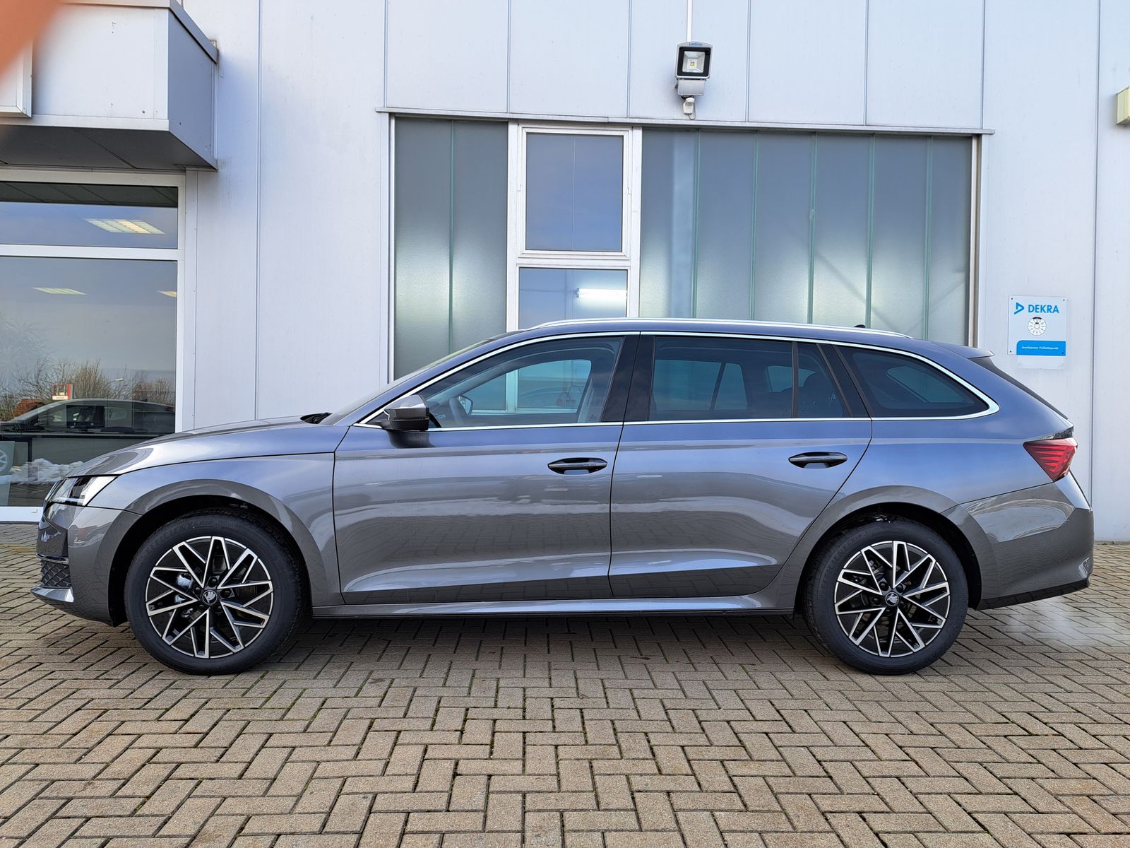 Fahrzeugabbildung SKODA Octavia 2.0 TDI Selection LED KAMERA SITZHEIZUNG