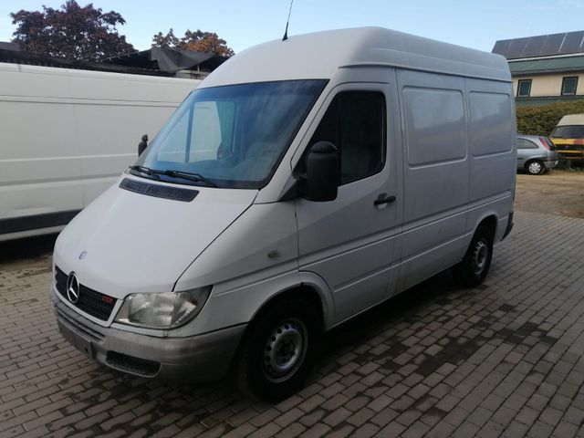 Mercedes-Benz Mercedes Benz Sprinter 208 CDI mit grüne U...