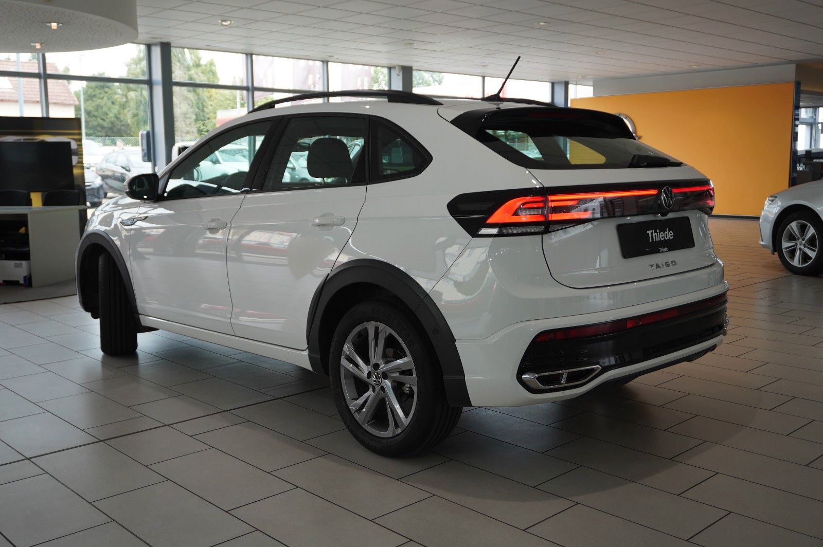 Fahrzeugabbildung Volkswagen Taigo 1.0 TSI R-LINE NAVI/LED/KAMERA/SPORT/DAB+