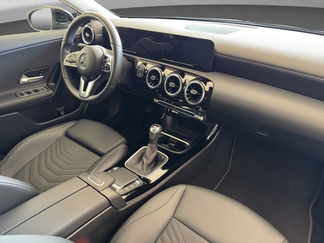 Fahrzeugabbildung Mercedes-Benz A 180 Style LED+Kamera+CarPlay+Navi+Spur