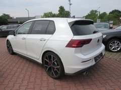 VW Golf VIII --GTI---2.0 TSI 195 kW GTI-oryxwhite Bild 2