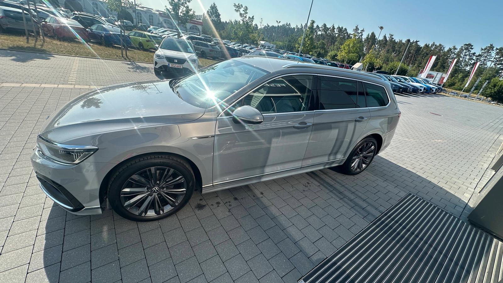 Volkswagen Passat 2.0 TDI R Line AHK STHZ VIRT 18", миниатюра 5
