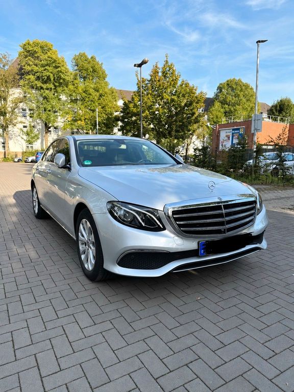 Image of Mercedes-Benz E 220
