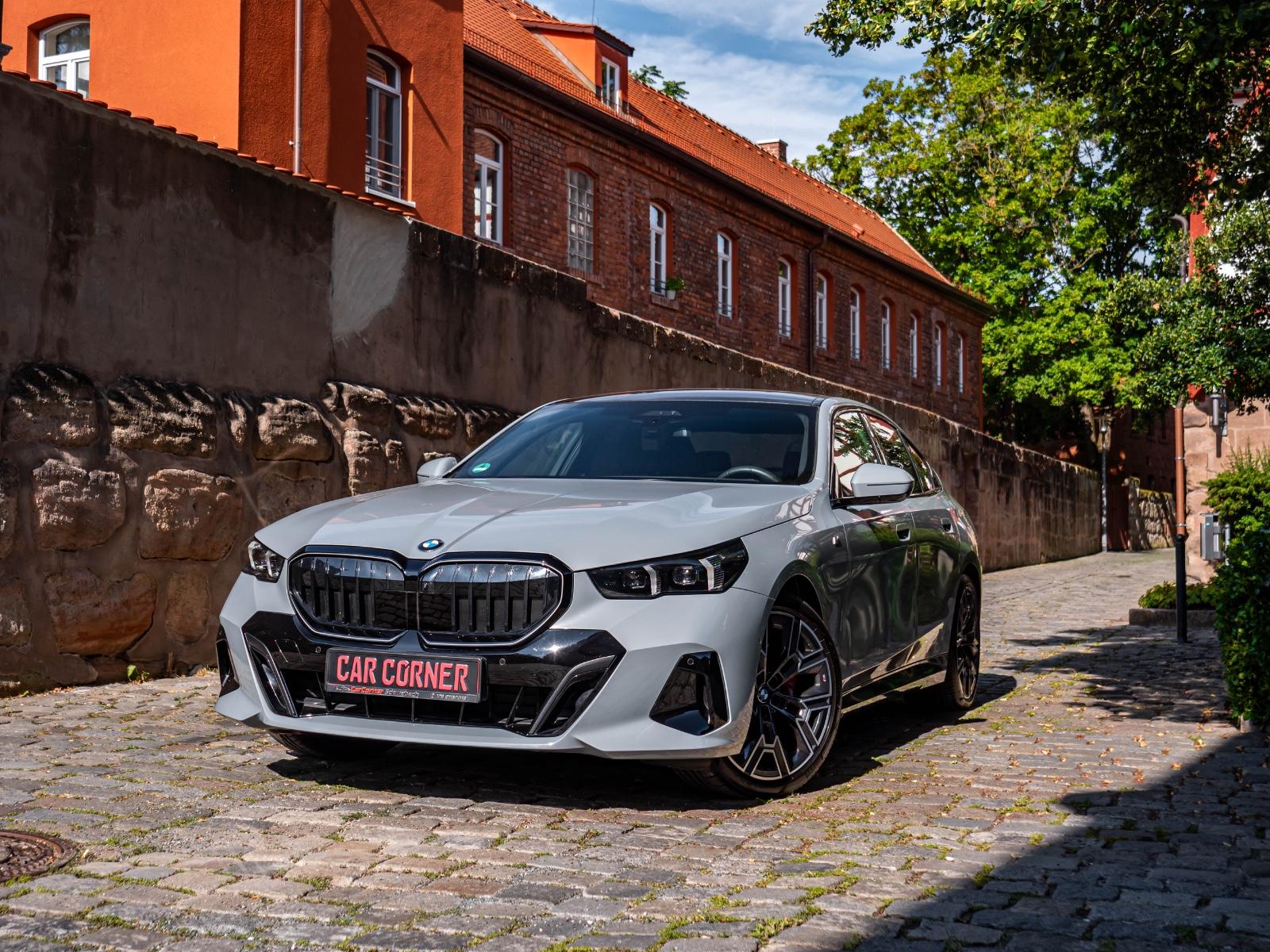 BMW 520d M-SPORTPRO/PANO/HEADUP/KAMRA/GLOW/H&K/