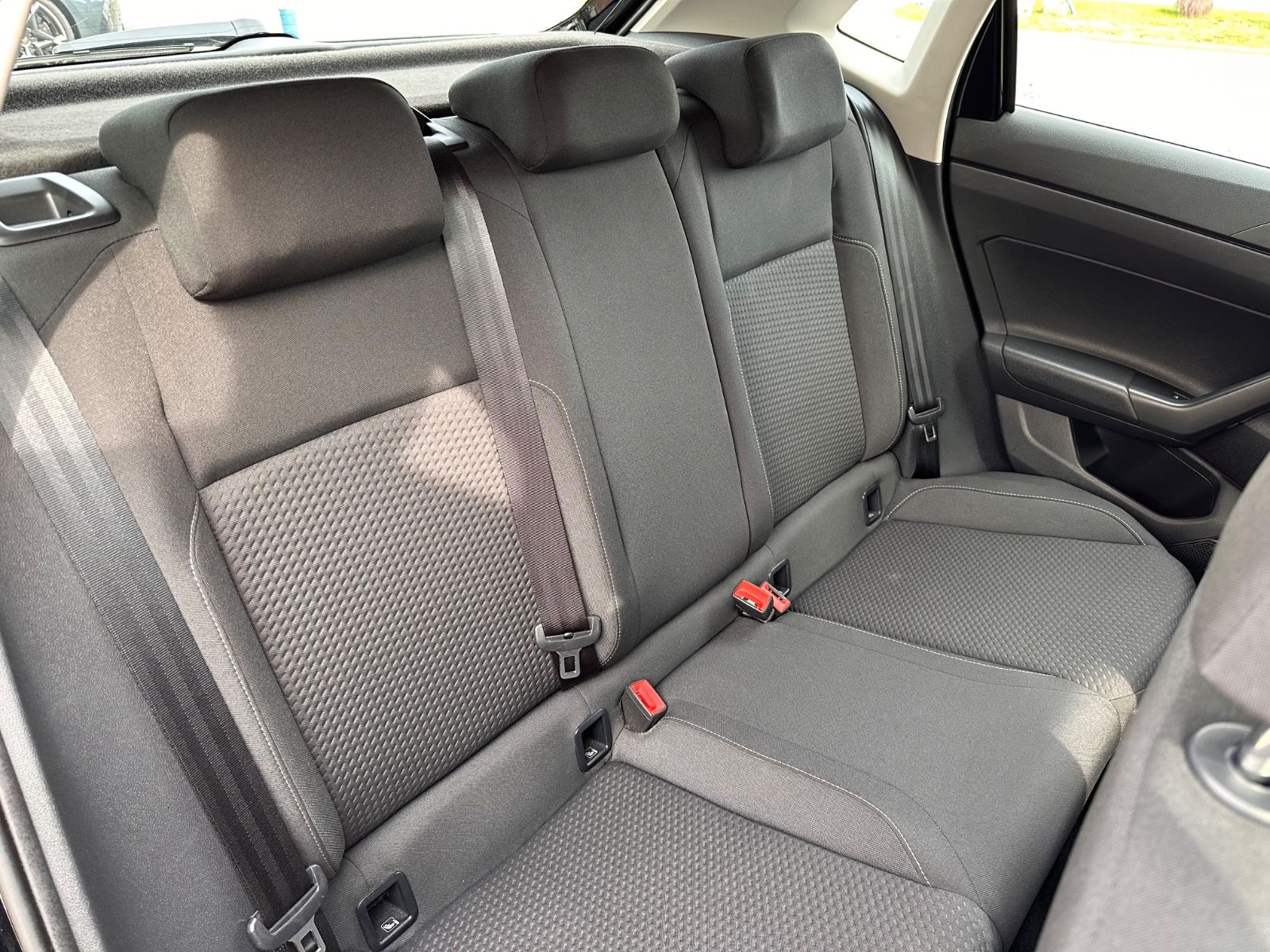 Fahrzeugabbildung Volkswagen Polo 1.0 TSI Comfortline APP/SHZG/GJR/PDC